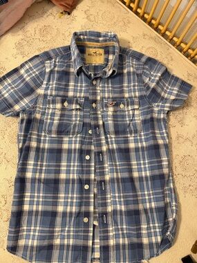 Hollister Blue & White Plaid Short-Sleeve Button-Down Shirt